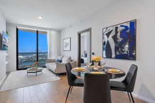 MVR - Designer Apt with Jaw-Dropping Views & Pool - 8