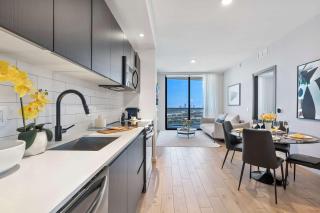 MVR - Designer Apt with Jaw-Dropping Views & Pool - 3