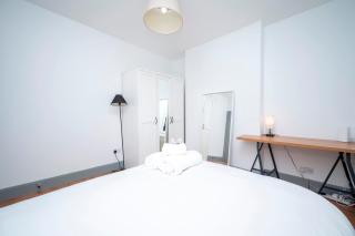 Stylish Home in SE4 - perfect for 5 - Pass the Keys - 3