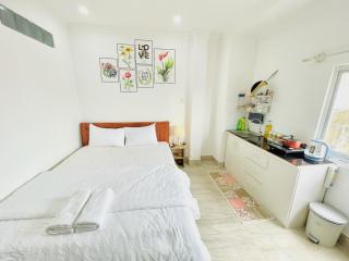 I RiverSide 304B I Compact & Quiet Studio w Kitchen - 5