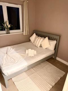 Cosy two bed apartment, Shirley - 4