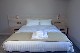 Mccloskeys GuestHouse - 8