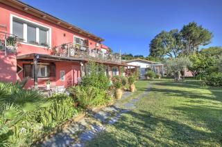 La Casa Fra gli Ulivi luxury apartments with pool near Cinque Terre and Tuscany - 7