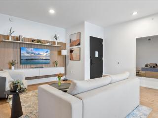 MVR Skyline 3BR Apt w Unmatched Views - 9