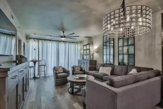 Beachfront Two-Bedroom Condo With Panoramic Gulf Views - 8