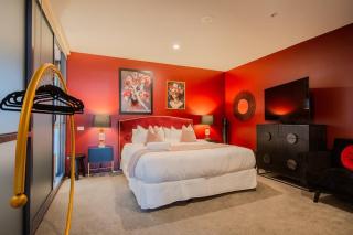 Safari in City 2BR Penthouse with Patio & Spa - 9