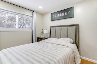 8 MI to Detroit Zoo: Fire Pit, Game Room, & Grill - 1