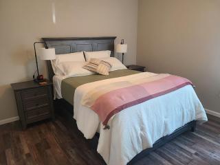 Parks & Trails • Pet Friendly • 3 Queen BR - 3