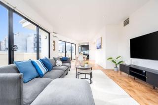 Spire House - Spacious 3B2B Free Parking Onsite - 2