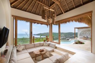 Sea-View Cliff Villa - Private Pool - 5min to Kuta - 9