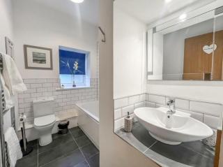 Spacious, luxury, terrace cottage with hot tub - 9