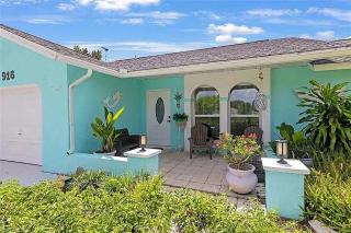 Summer Getaway (Gulf-access retreat) - 4