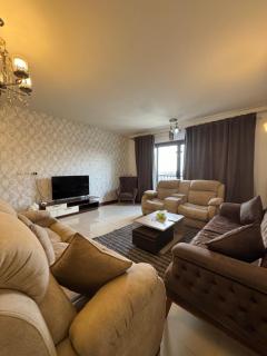 elegant apartment with balcony lake view and pool access - Cairo - 9