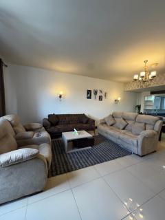 elegant apartment with balcony lake view and pool access - Cairo - 8