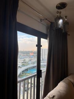 elegant apartment with balcony lake view and pool access - Cairo - 5