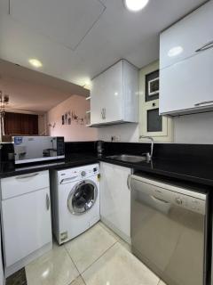 elegant apartment with balcony lake view and pool access - Cairo - 4