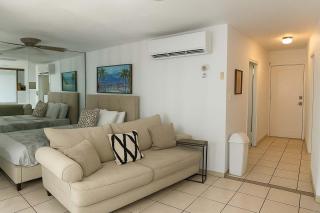 Modern Isla Verde Apt- Beach & Pool near Foxwoods - 8