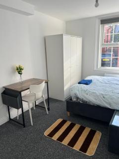 Spacious 7BR 7BATH 4Kitchen Home in Reading - 2