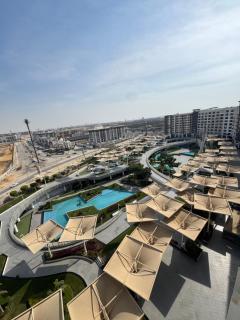 elegant apartment with balcony lake view and pool access - 8