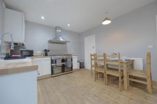 Cambridge Charming 2 Bedroom Home I Rustic Floors & Office I Parking - 1