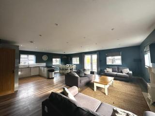 Luxury Lakeview Lodge 1 - 3