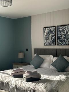 Luxury Lakeview Lodge 1 - 2