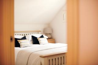 Footprints-comfortable and modern one bedroom Apartment - walking distance to the pretty harbour - 1