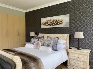 The Bellabi Suite - Luxury self-catering apartments - 7
