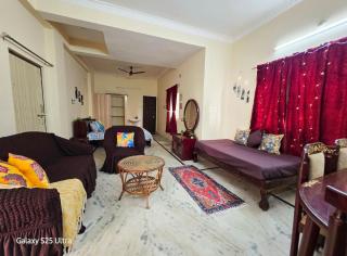 Cozy Boho Studio Retreat - 9