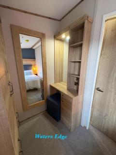 Tattershall Lakes Waters Edge Mini Lodge Lakeside, 8 Berth with Hot Tub & Wifi - 9