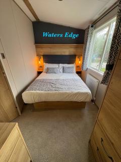 Tattershall Lakes Waters Edge Mini Lodge Lakeside, 8 Berth with Hot Tub & Wifi - 8