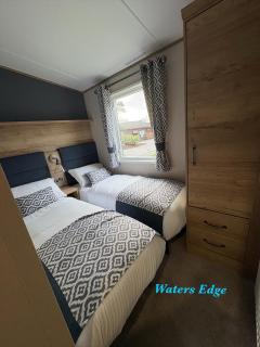 Tattershall Lakes Waters Edge Mini Lodge Lakeside, 8 Berth with Hot Tub & Wifi - 7