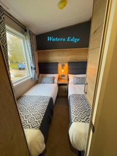 Tattershall Lakes Waters Edge Mini Lodge Lakeside, 8 Berth with Hot Tub & Wifi - 6