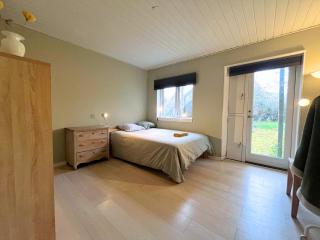 1 Private Room in a Shared House with Garden Access - 3