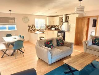 Lake View Lodge 2 with hot tub - 0