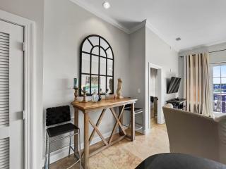 Twickenham l Heated Community Pool l Private Balcony l Close to Rosemary - 2