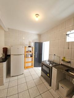 Casa com ar-condicionado no centro da cidade, bem localizada, 10min da praia a pé - 1