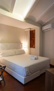 Hotel Catalina Suites - 3