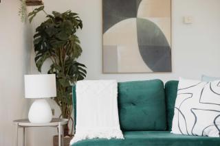 Peaceful Riverside Lodge Free Parking - 3