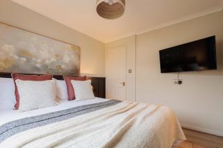 Peaceful Riverside Lodge Free Parking - 4