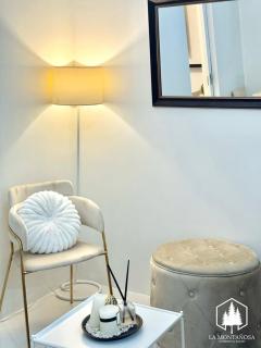 Solace 1BR Brenthill Condo w Balcony nr SM - 8