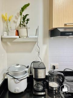 Solace 1BR Brenthill Condo w Balcony nr SM - 5