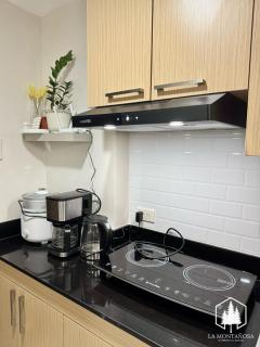 Solace 1BR Brenthill Condo w Balcony nr SM - 5