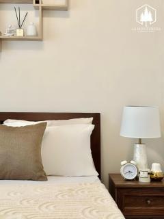 Solace 1BR Brenthill Condo w Balcony nr SM - 4