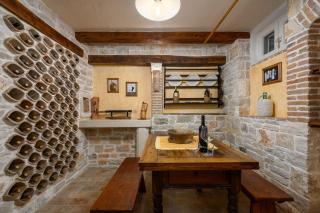 Villa Lipa for 8 persons near Pula with 41 m2 heated pool, beautiful garden, sauna & kids playground - Manjadvorci - 5