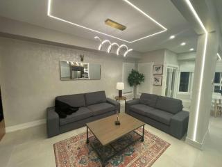 Navigate Stays Canada Luxury Hot Tub Retreat Home - 5