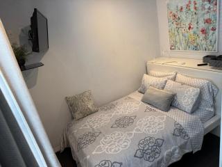 Blue Sky Beach Cottage - Cocoa Beach downtown - 2