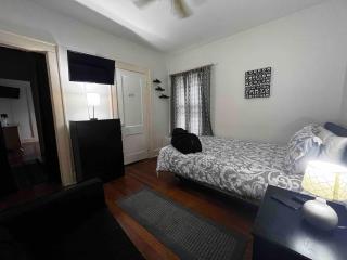 Comfortable 2-Bdrm Spacious Home with Wifi & Patio - 7