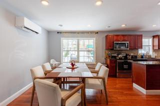 Lakeview Family Retreat Newly Renovated 4BR House - 8