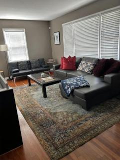 Relaxing 4BR Holiday Retreat Large, Cozy & Close to Airport - 8